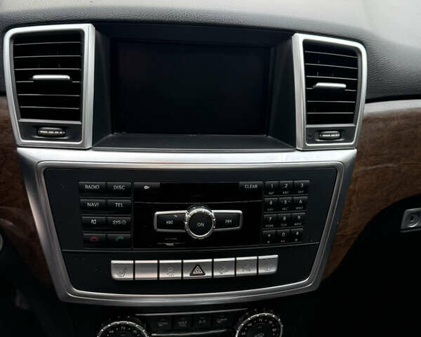 Серый Мерседес М-Класс, объемом двигателя 2.99 л и пробегом 240 тыс. км за 20800 $, фото 16 на Automoto.ua