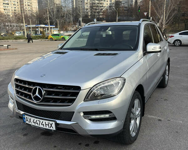 Серый Мерседес М-Класс, объемом двигателя 2.99 л и пробегом 186 тыс. км за 25000 $, фото 1 на Automoto.ua