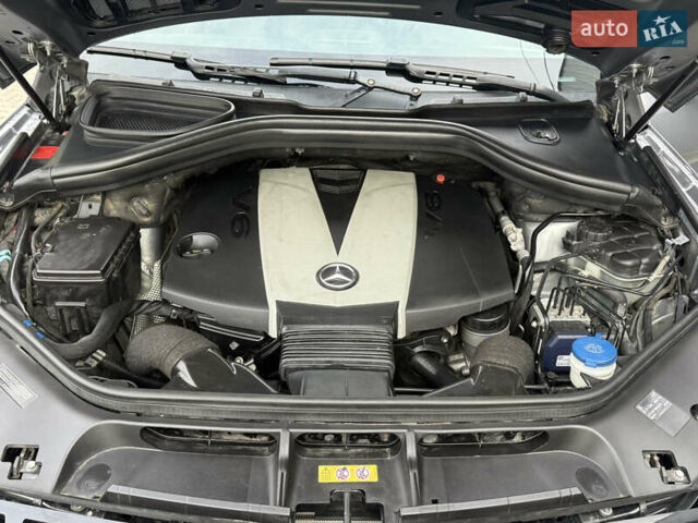 Серый Мерседес М-Класс, объемом двигателя 2.99 л и пробегом 240 тыс. км за 20800 $, фото 25 на Automoto.ua