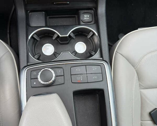 Сірий Мерседес М-Клас, об'ємом двигуна 3.5 л та пробігом 266 тис. км за 24500 $, фото 21 на Automoto.ua