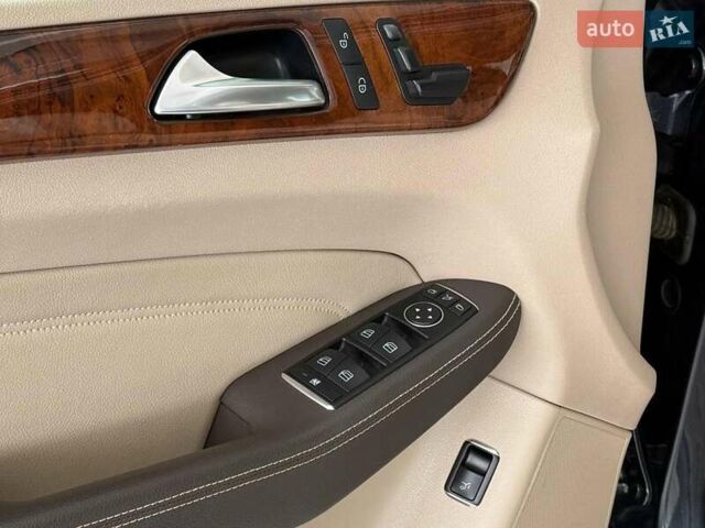 Серый Мерседес М-Класс, объемом двигателя 3 л и пробегом 312 тыс. км за 21990 $, фото 12 на Automoto.ua