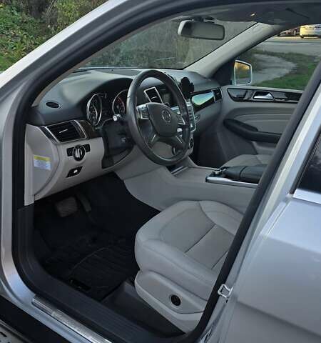 Сірий Мерседес М-Клас, об'ємом двигуна 2.99 л та пробігом 172 тис. км за 21500 $, фото 4 на Automoto.ua