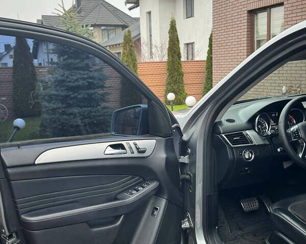 Серый Мерседес М-Класс, объемом двигателя 2.99 л и пробегом 364 тыс. км за 19999 $, фото 14 на Automoto.ua