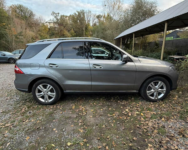 Сірий Мерседес М-Клас, об'ємом двигуна 3.5 л та пробігом 266 тис. км за 24500 $, фото 3 на Automoto.ua