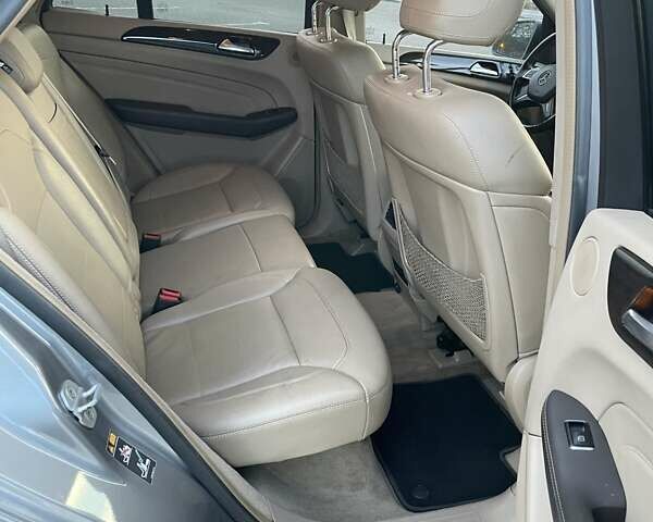 Сірий Мерседес М-Клас, об'ємом двигуна 2.99 л та пробігом 350 тис. км за 21500 $, фото 25 на Automoto.ua