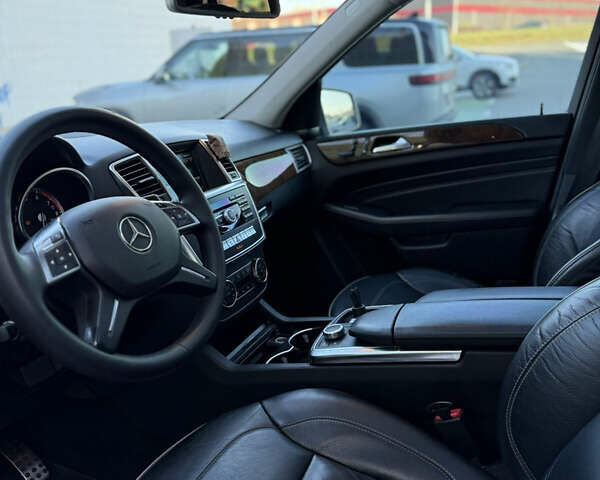 Серый Мерседес М-Класс, объемом двигателя 3.5 л и пробегом 236 тыс. км за 16300 $, фото 16 на Automoto.ua