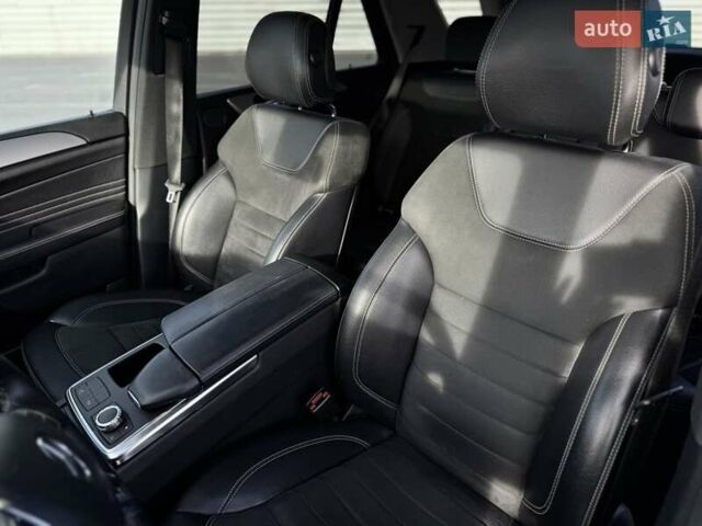 Мерседес М-Класс 2013 в Львове на Automoto.ua Серый Мерседес М-Класс, объемом двигателя 2.99 л и пробегом 188 тыс. км за 23000 $, фото 25 на Automoto.ua