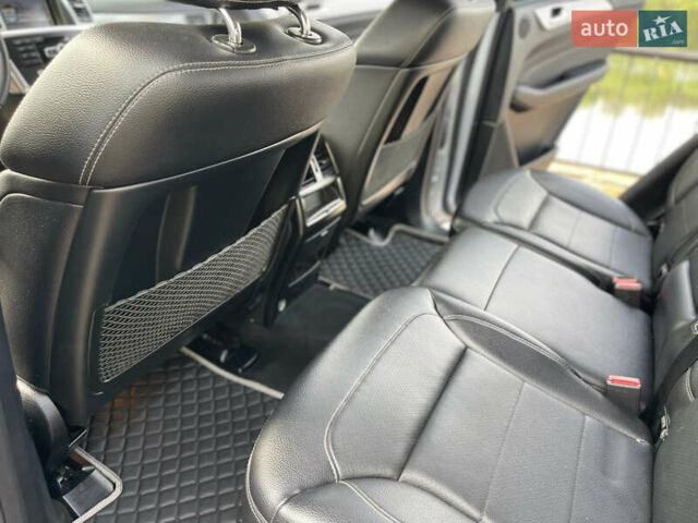 Серый Мерседес М-Класс, объемом двигателя 2.14 л и пробегом 320 тыс. км за 19500 $, фото 18 на Automoto.ua