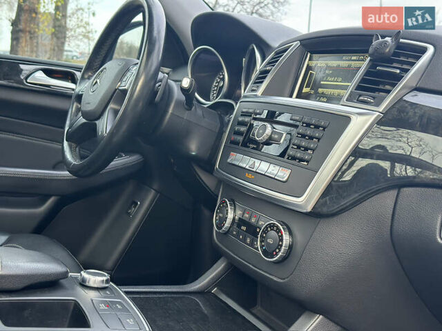 Серый Мерседес М-Класс, объемом двигателя 2.99 л и пробегом 199 тыс. км за 22900 $, фото 39 на Automoto.ua