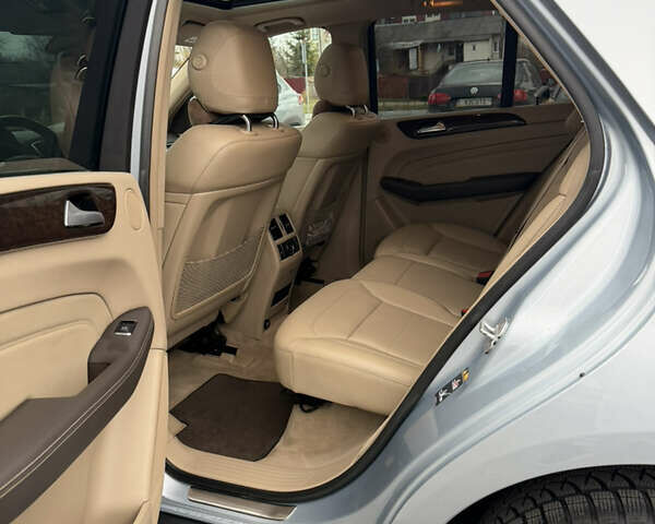 Сірий Мерседес М-Клас, об'ємом двигуна 2.99 л та пробігом 258 тис. км за 21800 $, фото 4 на Automoto.ua