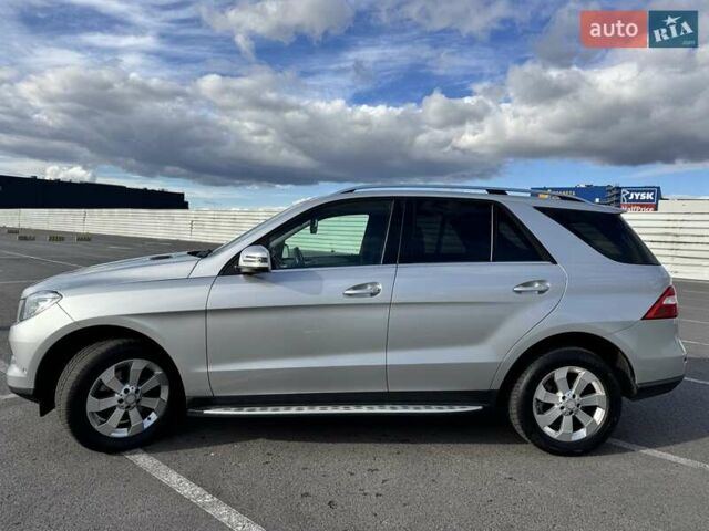Мерседес М-Класс 2013 в Львове на Automoto.ua Серый Мерседес М-Класс, объемом двигателя 2.99 л и пробегом 188 тыс. км за 23000 $, фото 6 на Automoto.ua