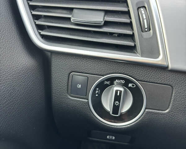 Серый Мерседес М-Класс, объемом двигателя 2.99 л и пробегом 186 тыс. км за 25000 $, фото 28 на Automoto.ua