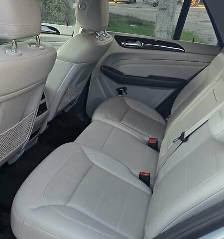 Сірий Мерседес М-Клас, об'ємом двигуна 2.99 л та пробігом 172 тис. км за 21500 $, фото 5 на Automoto.ua