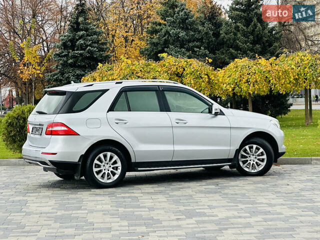 Серый Мерседес М-Класс, объемом двигателя 2.2 л и пробегом 102 тыс. км за 26500 $, фото 1 на Automoto.ua