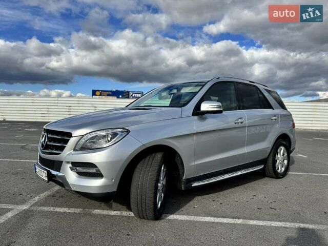 Мерседес М-Класс 2013 в Львове на Automoto.ua Серый Мерседес М-Класс, объемом двигателя 2.99 л и пробегом 188 тыс. км за 23000 $, фото 5 на Automoto.ua