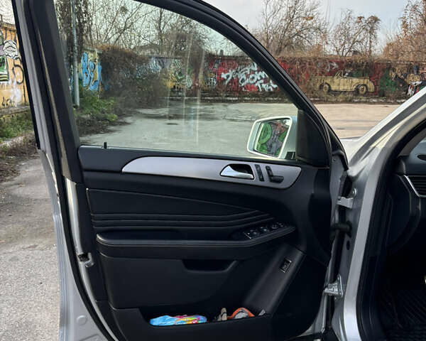 Серый Мерседес М-Класс, объемом двигателя 2.99 л и пробегом 186 тыс. км за 25000 $, фото 22 на Automoto.ua