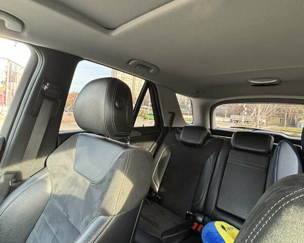 Серый Мерседес М-Класс, объемом двигателя 2.99 л и пробегом 186 тыс. км за 25000 $, фото 5 на Automoto.ua