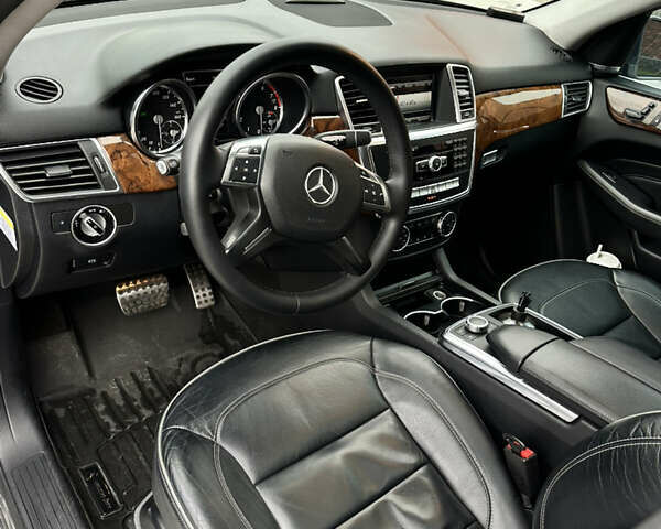 Серый Мерседес М-Класс, объемом двигателя 3.5 л и пробегом 236 тыс. км за 18500 $, фото 7 на Automoto.ua