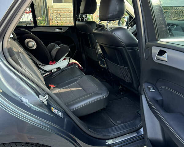 Сірий Мерседес М-Клас, об'ємом двигуна 2.14 л та пробігом 257 тис. км за 17500 $, фото 3 на Automoto.ua