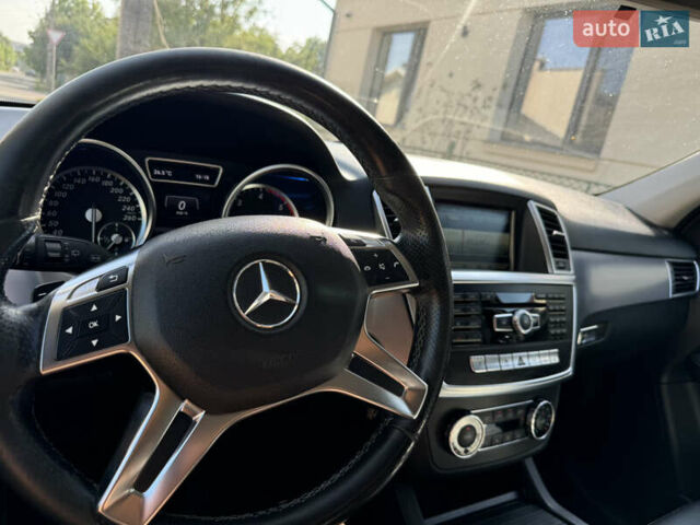 Сірий Мерседес М-Клас, об'ємом двигуна 2.14 л та пробігом 257 тис. км за 17500 $, фото 2 на Automoto.ua