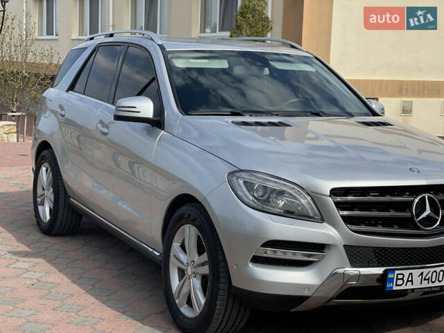 Серый Мерседес М-Класс, объемом двигателя 2.14 л и пробегом 320 тыс. км за 19500 $, фото 1 на Automoto.ua