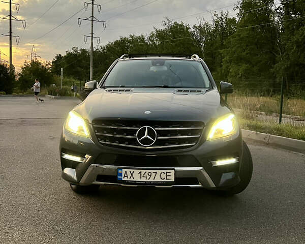 Мерседес М-Класс 2013 в Харькове на Automoto.ua Серый Мерседес М-Класс, объемом двигателя 2.14 л и пробегом 287 тыс. км за 18700 $, фото 1 на Automoto.ua