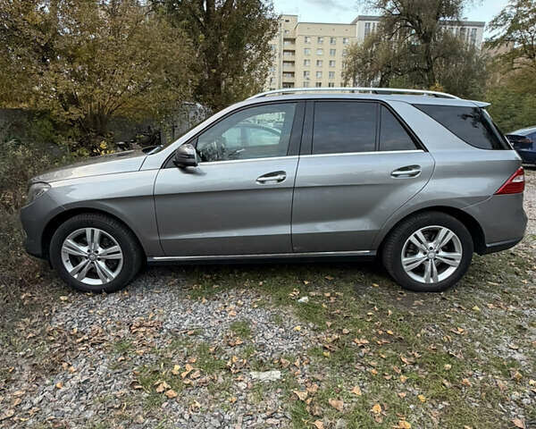 Сірий Мерседес М-Клас, об'ємом двигуна 3.5 л та пробігом 266 тис. км за 24500 $, фото 2 на Automoto.ua