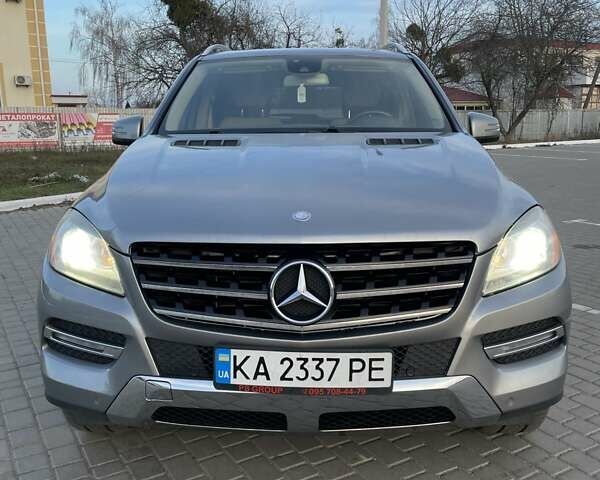 Сірий Мерседес М-Клас, об'ємом двигуна 2.99 л та пробігом 350 тис. км за 21500 $, фото 11 на Automoto.ua