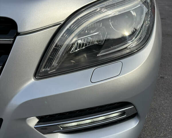 Серый Мерседес М-Класс, объемом двигателя 2.99 л и пробегом 186 тыс. км за 25000 $, фото 16 на Automoto.ua