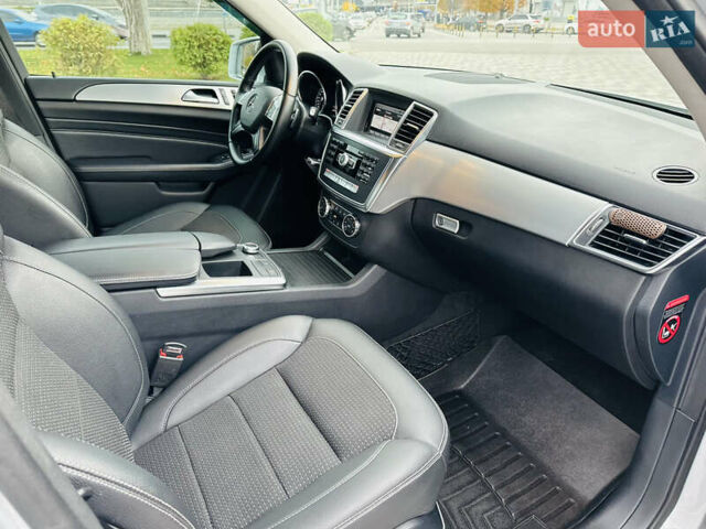 Серый Мерседес М-Класс, объемом двигателя 2.2 л и пробегом 102 тыс. км за 26500 $, фото 16 на Automoto.ua