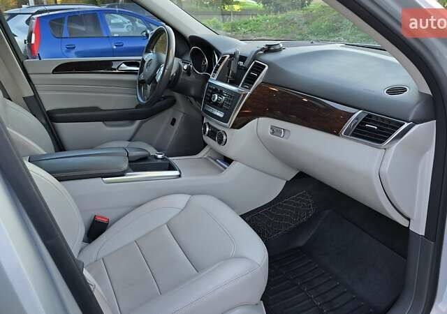 Сірий Мерседес М-Клас, об'ємом двигуна 2.99 л та пробігом 172 тис. км за 21500 $, фото 1 на Automoto.ua