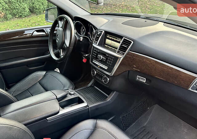 Сірий Мерседес М-Клас, об'ємом двигуна 2.99 л та пробігом 109 тис. км за 25600 $, фото 12 на Automoto.ua