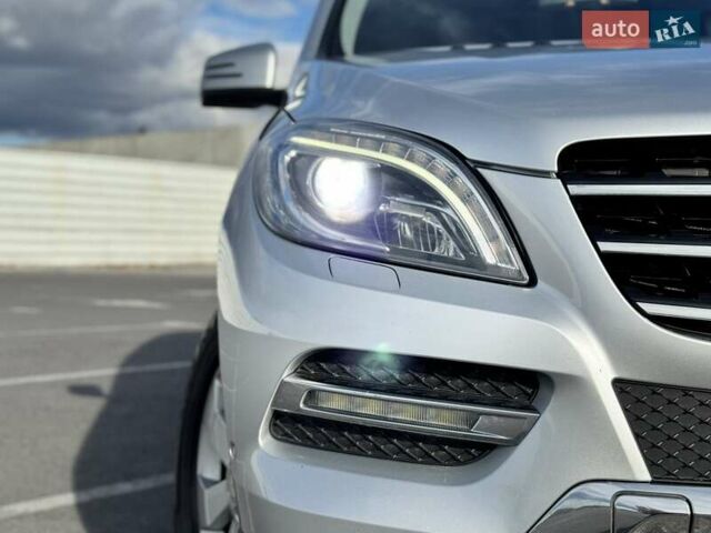 Мерседес М-Класс 2013 в Львове на Automoto.ua Серый Мерседес М-Класс, объемом двигателя 2.99 л и пробегом 188 тыс. км за 23000 $, фото 37 на Automoto.ua