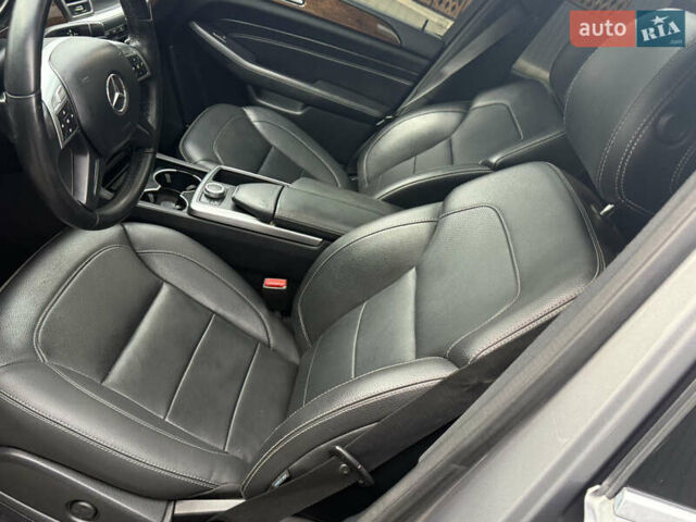 Серый Мерседес М-Класс, объемом двигателя 2.99 л и пробегом 240 тыс. км за 20800 $, фото 9 на Automoto.ua