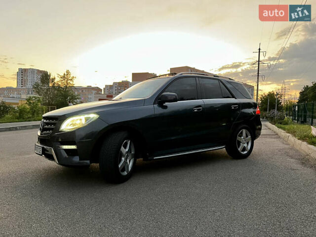Мерседес М-Класс 2013 в Харькове на Automoto.ua Серый Мерседес М-Класс, объемом двигателя 2.14 л и пробегом 287 тыс. км за 18700 $, фото 3 на Automoto.ua
