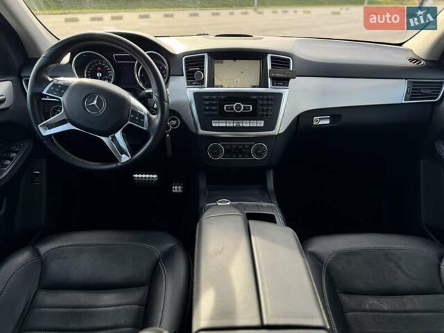 Мерседес М-Класс 2013 в Львове на Automoto.ua Серый Мерседес М-Класс, объемом двигателя 2.99 л и пробегом 188 тыс. км за 23000 $, фото 23 на Automoto.ua