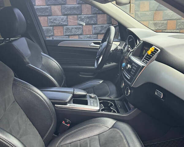 Серый Мерседес М-Класс, объемом двигателя 2.99 л и пробегом 364 тыс. км за 19999 $, фото 32 на Automoto.ua