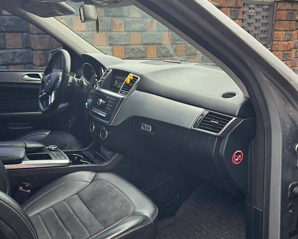 Серый Мерседес М-Класс, объемом двигателя 2.99 л и пробегом 364 тыс. км за 19999 $, фото 31 на Automoto.ua