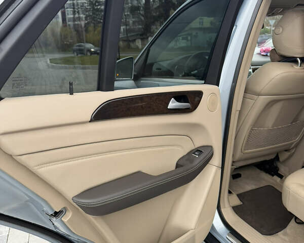 Сірий Мерседес М-Клас, об'ємом двигуна 2.99 л та пробігом 258 тис. км за 21800 $, фото 3 на Automoto.ua