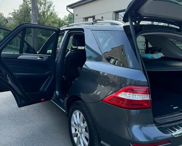 Сірий Мерседес М-Клас, об'ємом двигуна 2.14 л та пробігом 257 тис. км за 17500 $, фото 1 на Automoto.ua