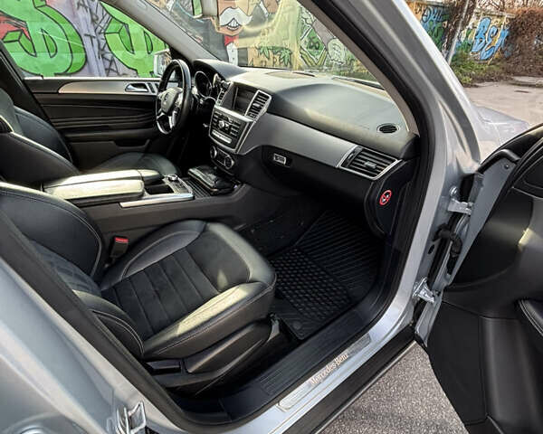 Серый Мерседес М-Класс, объемом двигателя 2.99 л и пробегом 186 тыс. км за 25000 $, фото 8 на Automoto.ua