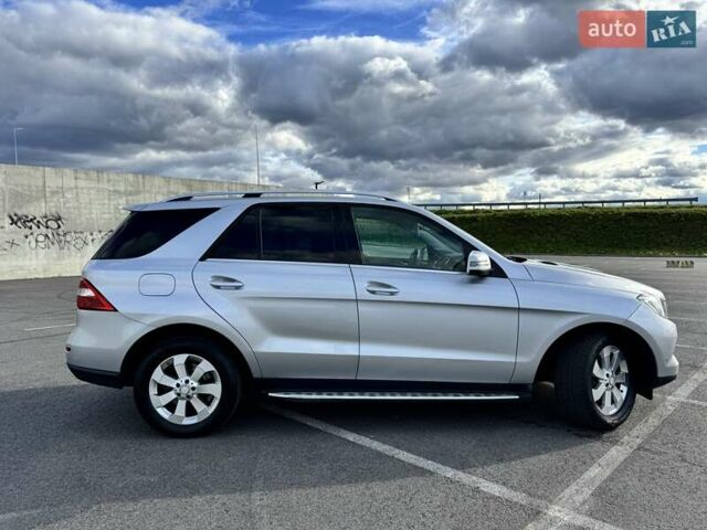Мерседес М-Класс 2013 в Львове на Automoto.ua Серый Мерседес М-Класс, объемом двигателя 2.99 л и пробегом 188 тыс. км за 23000 $, фото 2 на Automoto.ua