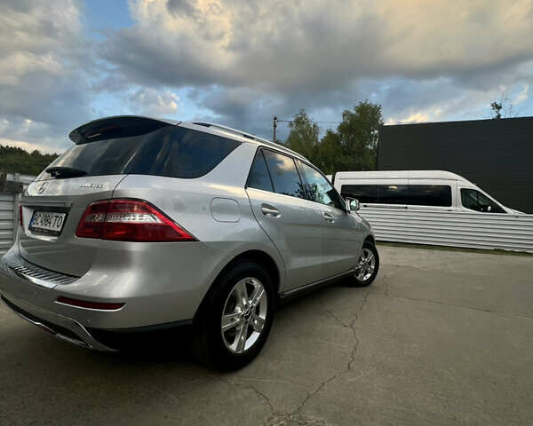 Сірий Мерседес М-Клас, об'ємом двигуна 2.99 л та пробігом 270 тис. км за 20500 $, фото 2 на Automoto.ua