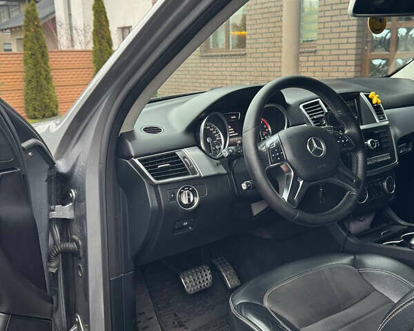 Серый Мерседес М-Класс, объемом двигателя 2.99 л и пробегом 364 тыс. км за 19999 $, фото 15 на Automoto.ua