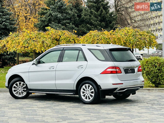 Серый Мерседес М-Класс, объемом двигателя 2.2 л и пробегом 102 тыс. км за 26500 $, фото 4 на Automoto.ua