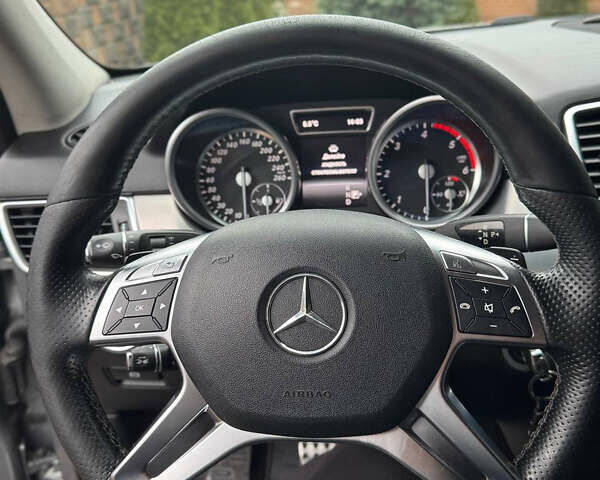 Серый Мерседес М-Класс, объемом двигателя 2.99 л и пробегом 364 тыс. км за 19999 $, фото 18 на Automoto.ua