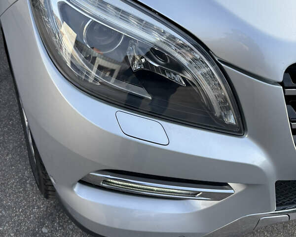 Серый Мерседес М-Класс, объемом двигателя 2.99 л и пробегом 186 тыс. км за 25000 $, фото 14 на Automoto.ua