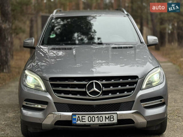 Серый Мерседес М-Класс, объемом двигателя 2.99 л и пробегом 197 тыс. км за 18500 $, фото 1 на Automoto.ua