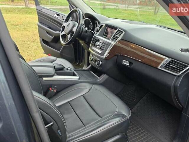 Сірий Мерседес М-Клас, об'ємом двигуна 3.5 л та пробігом 195 тис. км за 17000 $, фото 12 на Automoto.ua