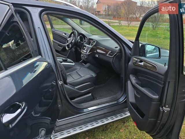 Сірий Мерседес М-Клас, об'ємом двигуна 3.5 л та пробігом 195 тис. км за 17000 $, фото 11 на Automoto.ua